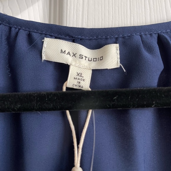 NWT Max Studio Flutter Sleeve Ruffle blouse with optional tie - Picture 6 of 7